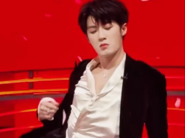 Ternyata nonton pria dewasa berdansa itu rasanya begini