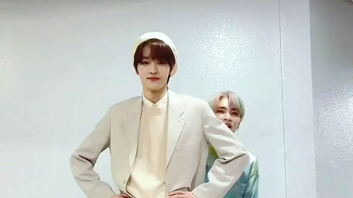 【NCT TikTok】Jung Sungchan & Xiaojun Kick Back