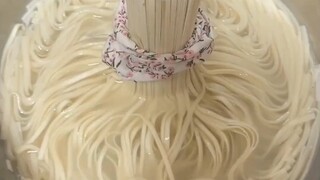 Mom asked me to cook noodles