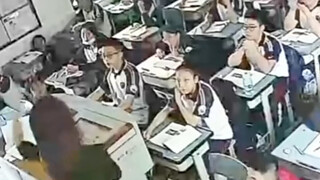 就说这小子打小就有出息