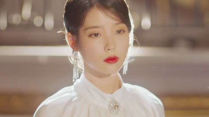 Em gái quốc dân một mình nuôi cả công ty, các bạn có thích IU không?