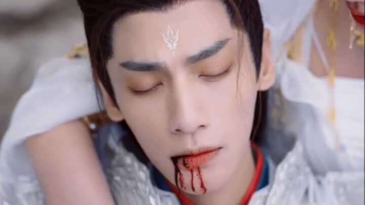 It's so unfair, why can he look so good even with his eyes closed, vomiting blood and half dead, who