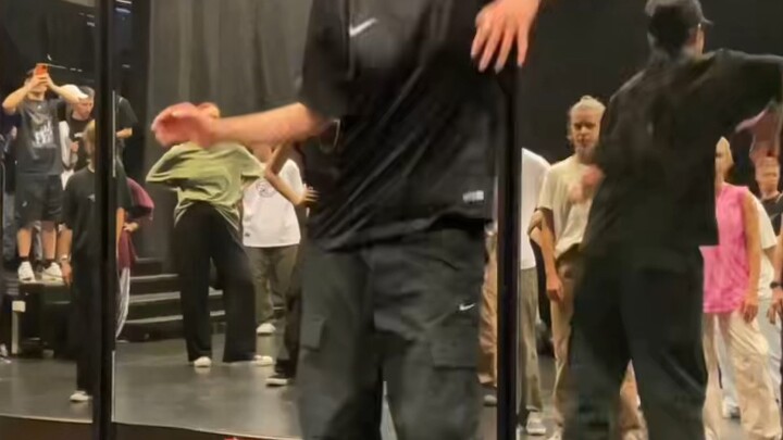 You have a girlfriend who is so beautiful and good at popping. What time will you go home?