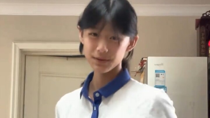 ชุดนักเรียน~ท่าเดินหงส์~สาวมัธยมหญิงสุดคูล