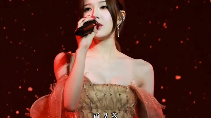Lu Si sings “Xinghe Tan” again at her Thailand concert, transporting fans back to those ethereal dre