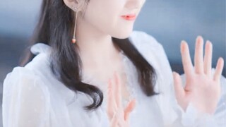 她告诉我们傻白甜不等于五官乱飞！！精髓是甜而不是傻啊！！！