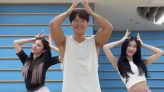 ITZY x 金钟国《SNEAKERS》舞蹈视频公开！