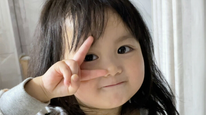 Help me!! She’s just too cute!!!