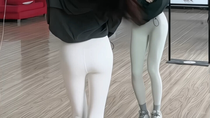 听说你们喜欢白色瑜伽裤