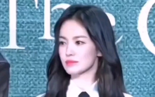 At the press conference of the hit Korean drama "Dark Glory", Song Hye Kyo was stunningly beautiful!