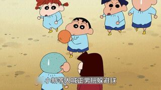 小爱为小新弄了个时兴的发型，小新会边翻跟斗边脱裤子