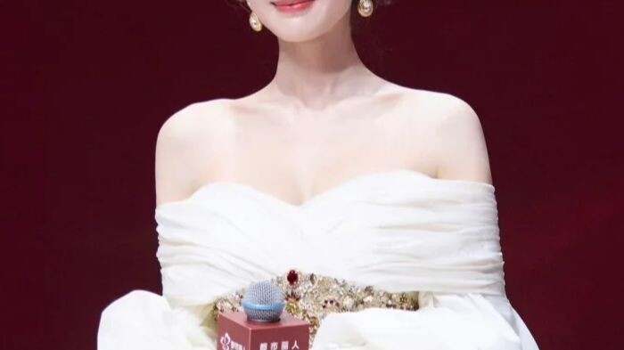 Trời ơi! Ban đầu cô ấy đỗ vào lớp đại học của Học viện Điện ảnh nhờ thi vào trường trung cấp chuyên 