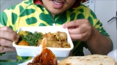 ASMR EATING SOUNDS: SURINAMESE FOOD: CHICKEN CURRY AND ROTI