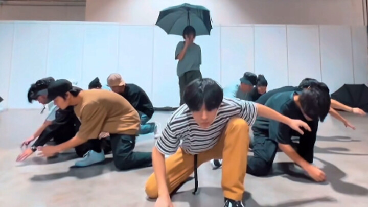 "The umbrella girl popper dresses too handsomely in private" - Xi Jiaqi Iris; This is the rehearsal 