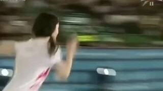 "Nếu bạn nhảy qua, f(x) có thể xoa dịu tất cả các nhóm nhạc nữ Hàn Quốc" Krystal Jung