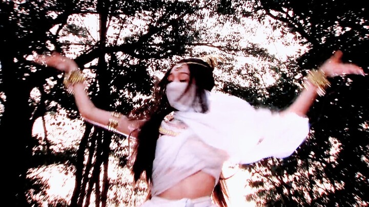 Holy crap, this dance is so divine, it’s not meant to please anyone but she’s using her power to con