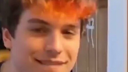 The reaction of the light music fans when they heard the prelude of the song "Slippery Egg"