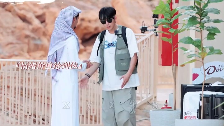 Xiao Hu: Compliment someone and get a free dinner. Reba: I’m piggybacking again.