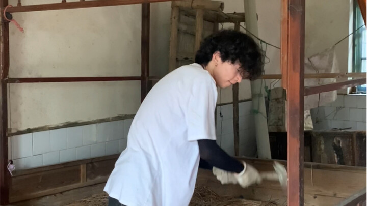 Định dành cả một kỳ hè để sửa sang, cải tạo lại ngôi nhà quê.