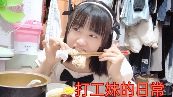 Cuối cùng cũng tan sở, cô em gái đã nóng lòng ăn hết nửa con gà!