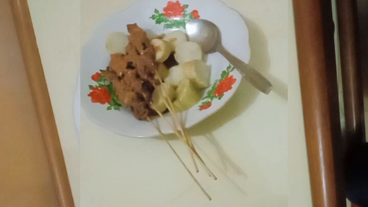 lontong sate ayam