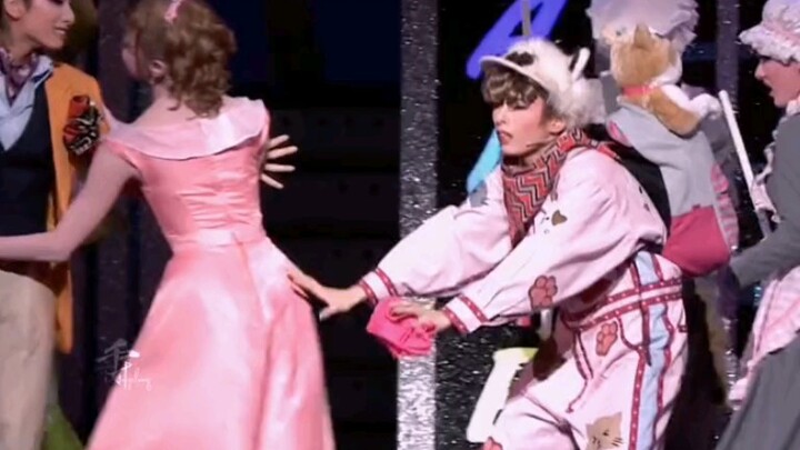 Open the video and you’ll get an ultra-cute cleaning-sea-ball!