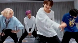 【NCT】أشخاص وسيمون وعاديون على تيك توك (الجزء 5)