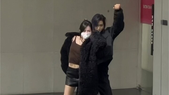 เสื้อโค้ทตัวนี้เป็นอุปสรรคนิดหน่อย