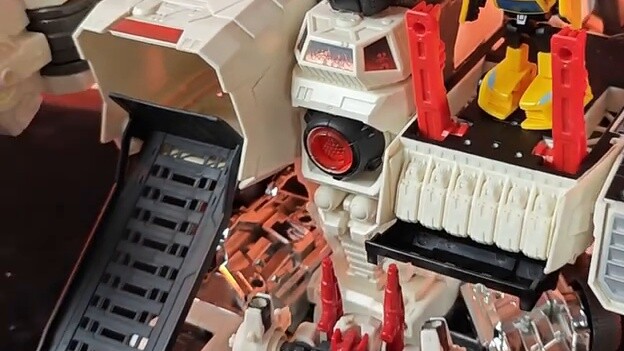 The first Titan-level toy - Transformers 30th Anniversary SDCC Limited Edition