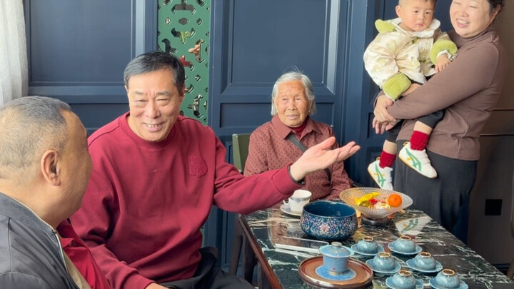 The in-laws treated my parents to a meal—did the son-in-law ask for money?