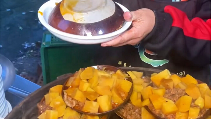Shandong guy checks in at Chengdu’s top-notch “daba yan” feast: 1,500-yuan-per-person spread, 4 meal