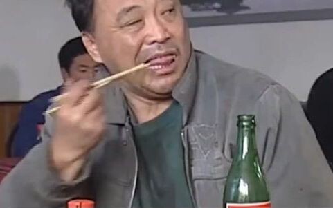 How delicious is pig head meat for actors? Freshly cooked crispy pig head meat—just looking at it ma