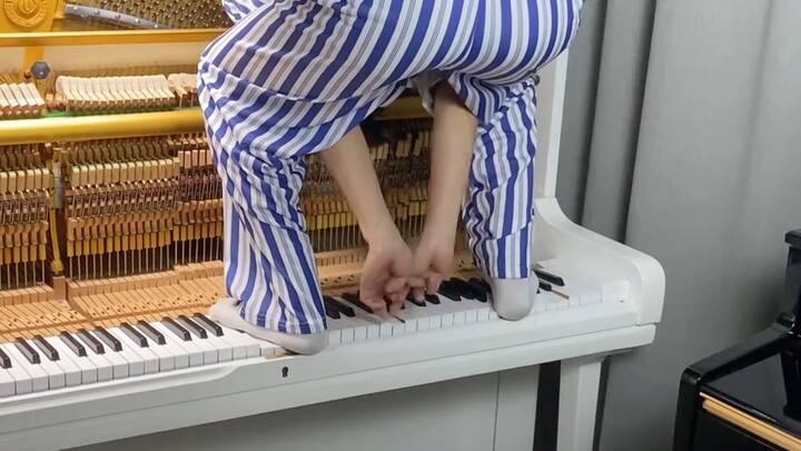 ฉันได้ยินมาว่าการเล่นเปียโนจะทำให้คุณดูสง่างาม