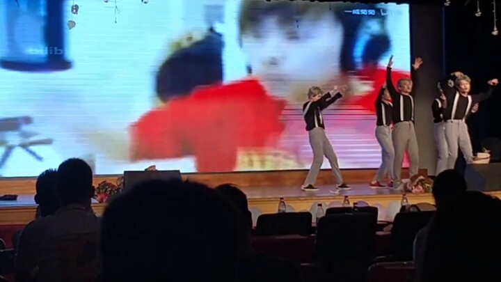 The graduation party of the School of Mechanical Engineering of Northeastern University actually dan