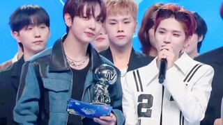 Jennie新歌'Mantra'初一位！恭喜！