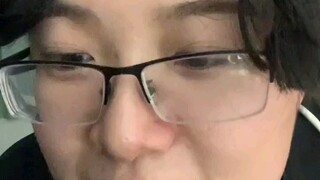 Kisah takdir di dunia maya: Gadis imut menari untuk pria