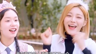 女孩虽然相貌平平，却有着三个校花级闺蜜，更是把她捧在手心