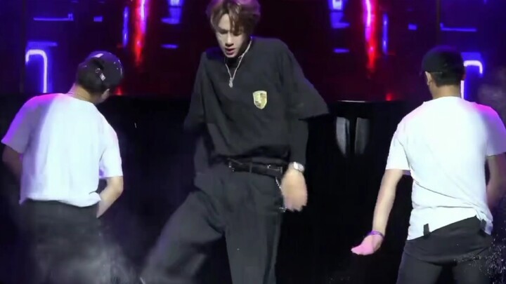ท่าเต้นฝุ่นเย็นของหวังอี้ป๋อกำลังจะมาแล้ว เวอร์ชั่นเต็ม HD นี่คือจุดเริ่มต้นของการเต้นของหัวใจใช่ไหม