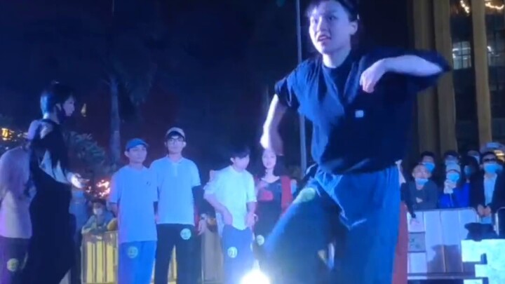 Sự khác biệt giữa một nữ học viên bỏ qua một năm và một nữ học viên bỏ qua ba năm là gì?
