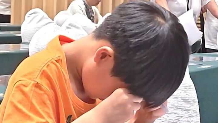 “Trên bàn của tôi không có máy tính, vì máy tính tính còn chậm hơn tôi.”