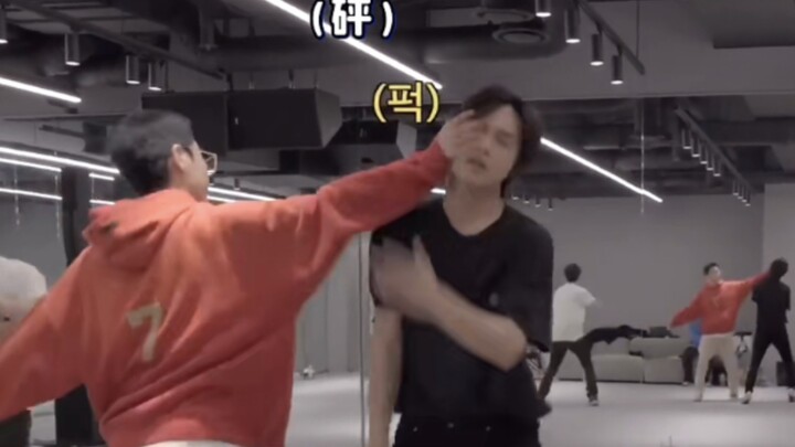 ความเจ็บปวด  ทำร้าย  เพื่อนร่วมทีม  ของฉัน