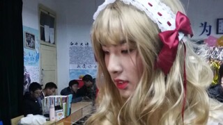 穿女装在班级元旦晚会上跳恋爱循环会发生什么