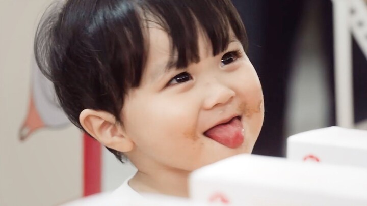 With humanity’s current self-control, we still can’t resist the temptation of this little cake 🎂.