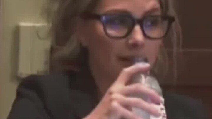 [Courtroom] Depp and Curry lock eyes—this lady is so fierce!