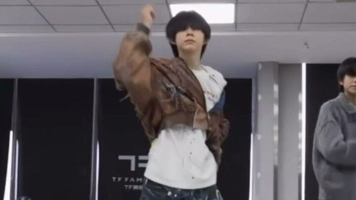 Eason Chen | His dance moves are getting cleaner and cleaner! Day 118 of the five-practice routine –