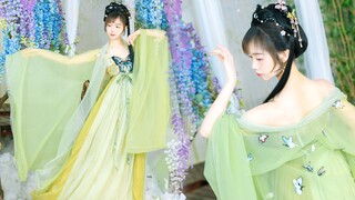 Whose heart does the green skirt flutter over? My longing for you is overwhelming—["Branch of Flower