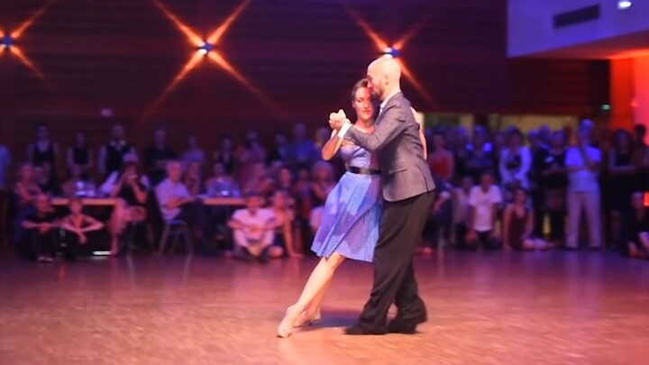 UTango - "خطوة الموجة الدقيقة" المفقودة منذ زمن طويل في التانغو الأرجنتيني