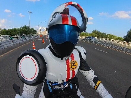 Bagaimana Kamen Rider Mach pulang setelah pameran komik?