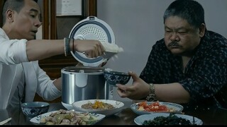 这才是真正的吃货，为了躲避盘问，肥雪一口气连干十一碗白饭撑死