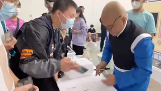 拜拜拜拜 有事了！有事了！兄弟们嗷 我搁大连漫展呢